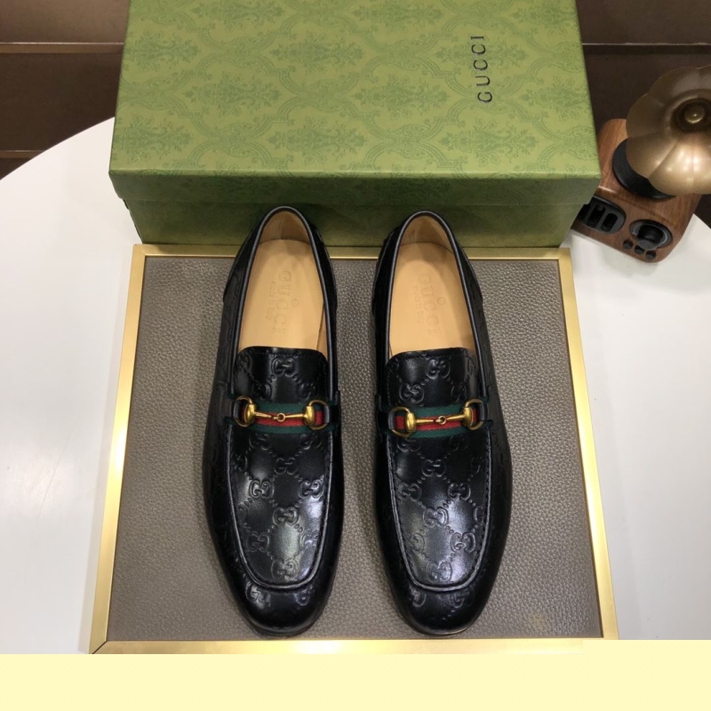 G*u*i leather shoes